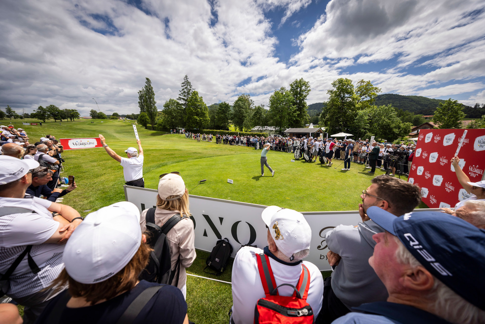 Beste Sicht auf die Golfer von der Zusehertribüne aus ©Jan Hetfleisch
