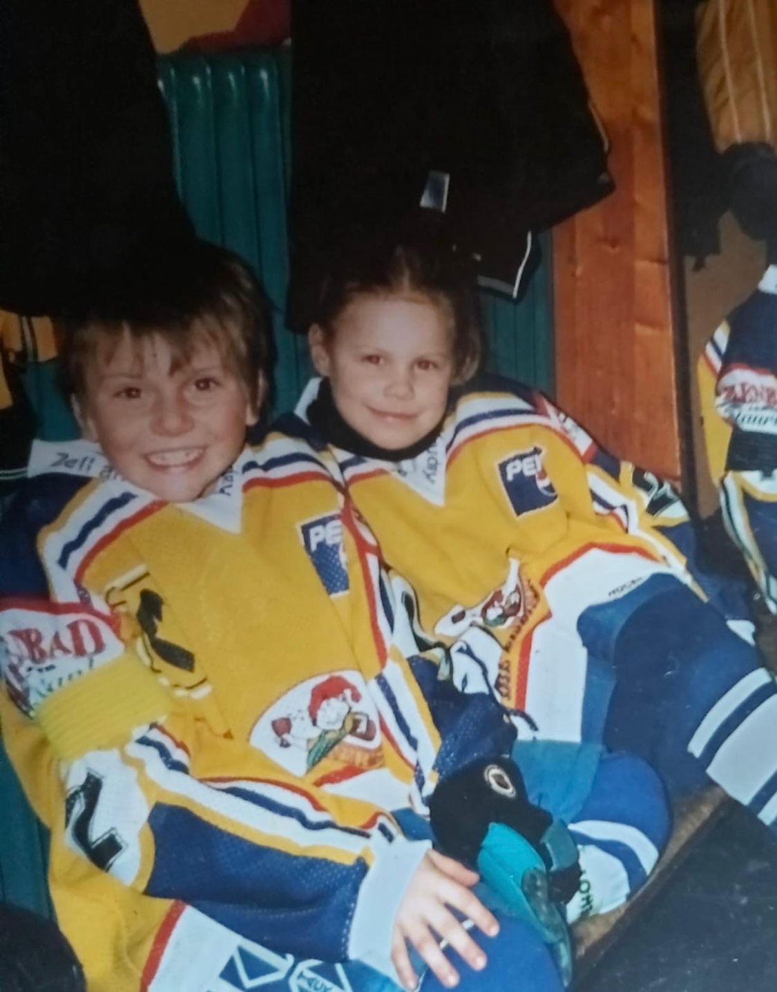 Schon in ganz jungen Jahren startete Anna Meixner beim EK Zell am See mit dem Eishockeysport. ©privat