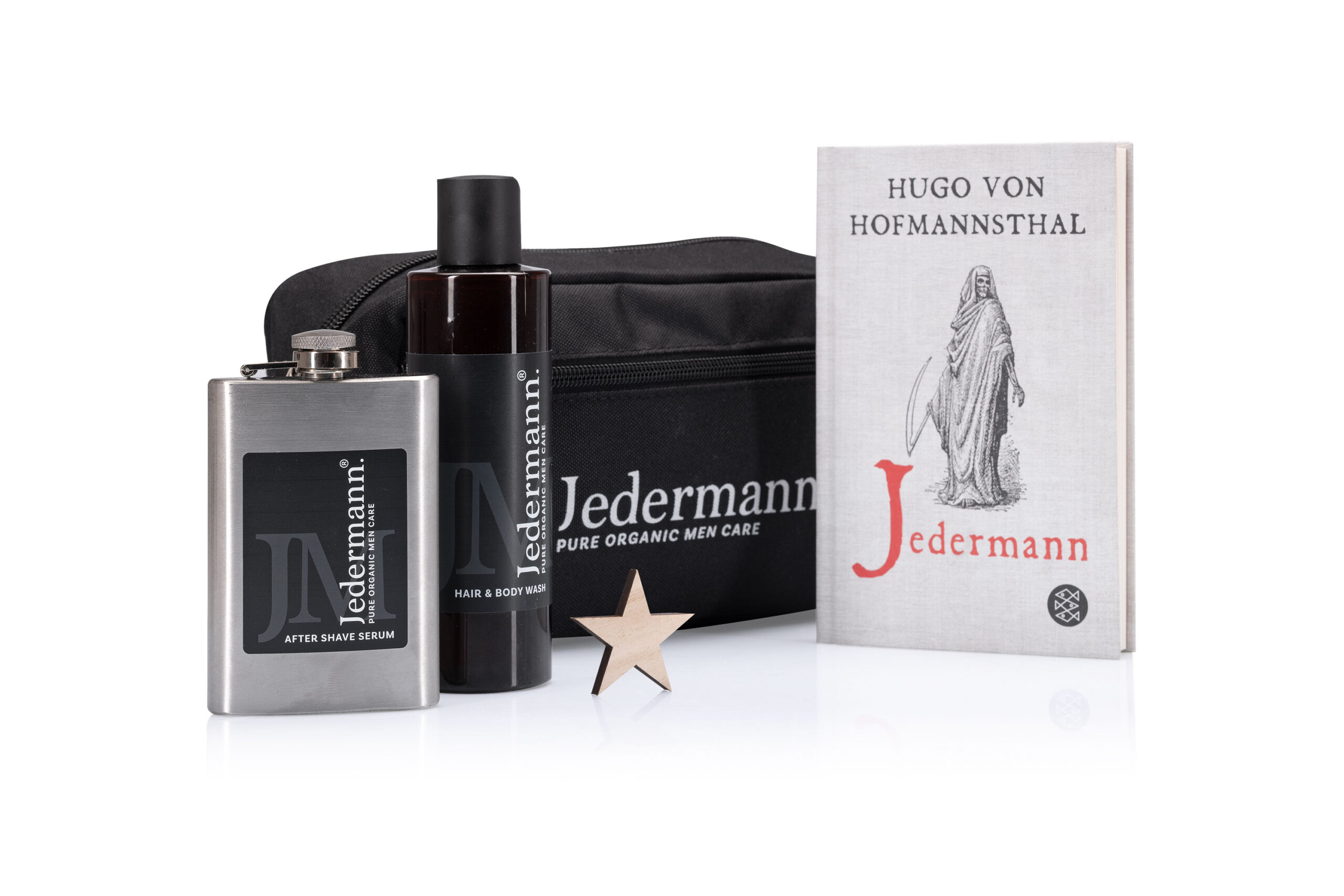 Männerpflegeset mit Tasche, Fläschchen, Serum, Heftchen, Holzstern von Marias Biokosmetik aus Salzburg.