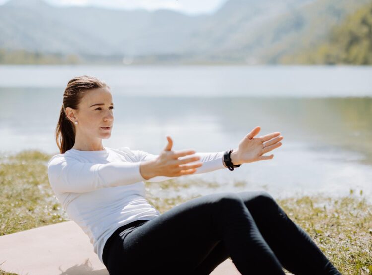 Pilatesflows-Instruktorin © Anna Maria Ebner