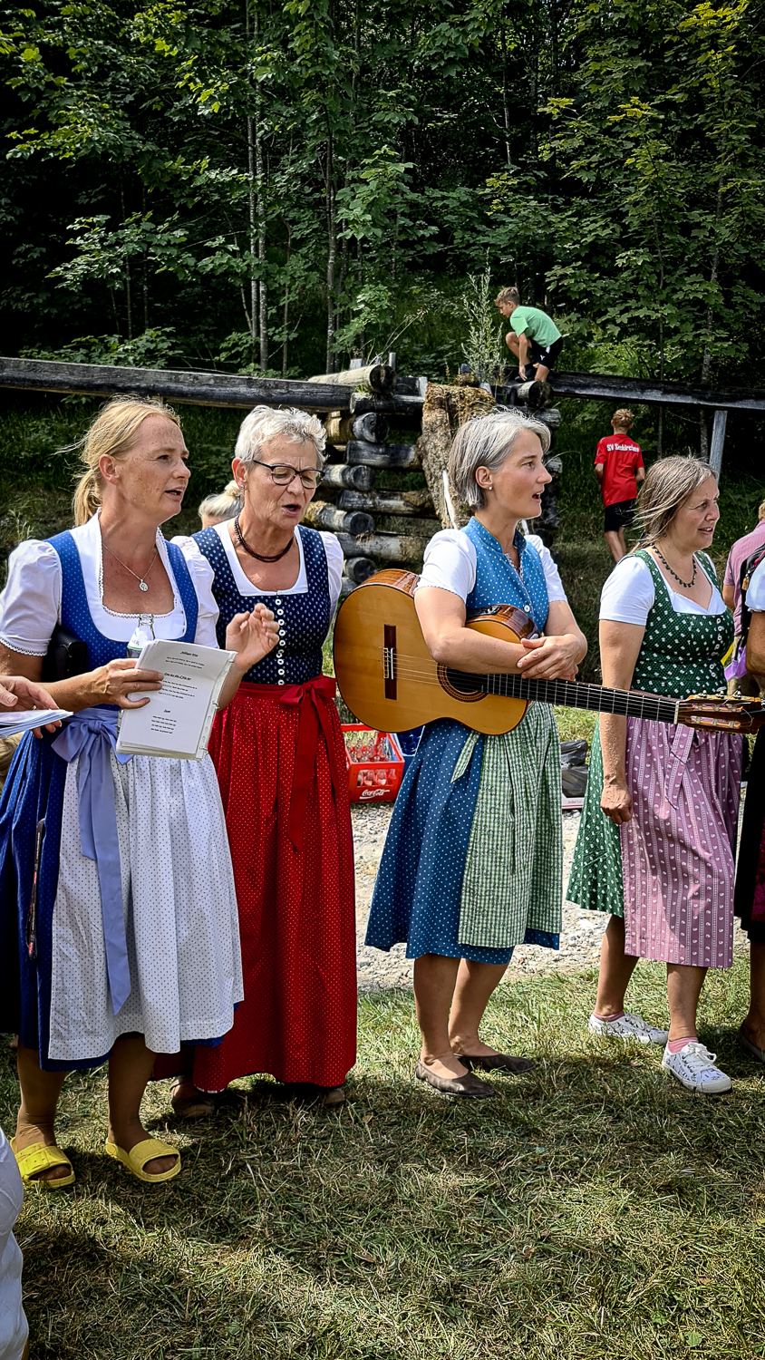 Rund ums Jahr Chor beim Ebenauer M&uuml;hlenfest &copy; Melanie Deisl