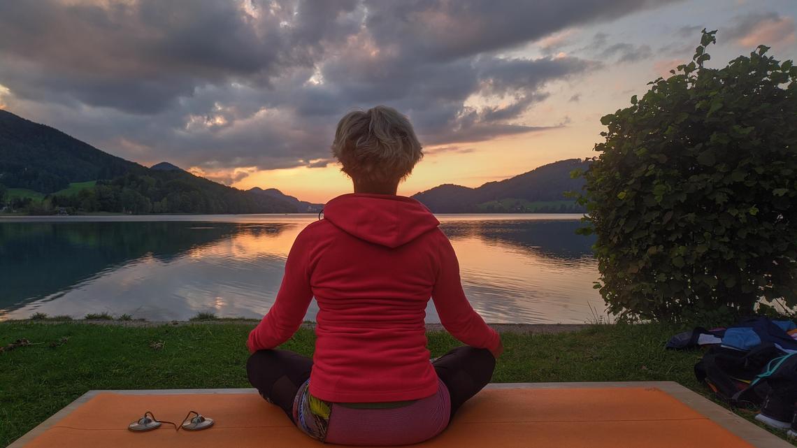 Yoga im Fuschlseebad © Margit Brandstetter