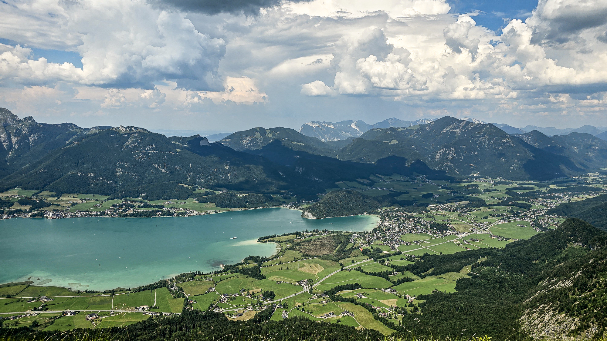 Wolfgangsee mit Höllengebirge (mittig) © Melanie Deisl