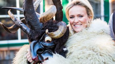 Alexandra Meissnitzer in Krampusmontur