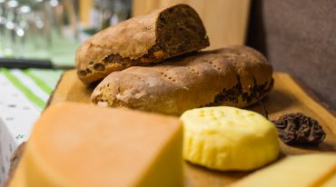 Gasteiner Kletzenbrot mit Käse